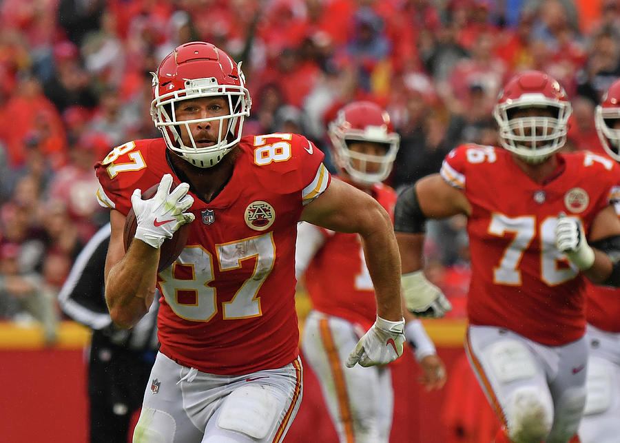 Travis Kelce Photograph by Peter Aiken - Fine Art America