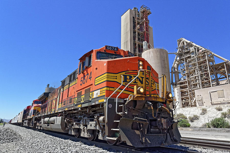 5674 -- BNSF Freight Train in Monolith, California Photograph by Darin Volpe