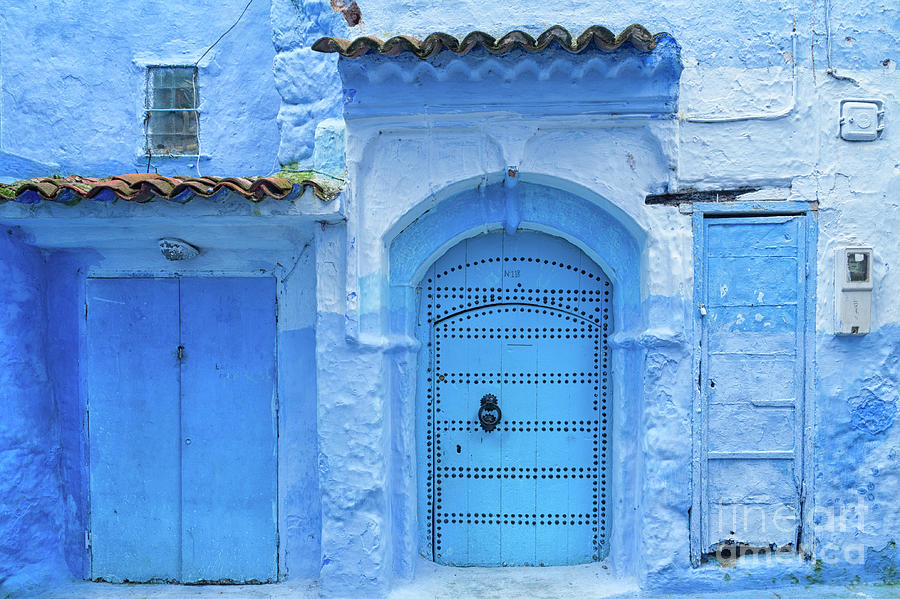 A beautiful door in the blue Medina of Chefchaouen, the pearl of ...