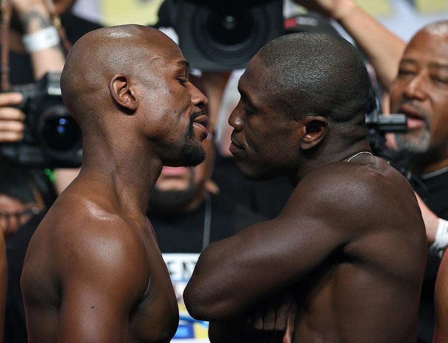 Floyd Mayweather Jr. v Andre Berto - Weigh-in #6 Photograph by Ethan Miller