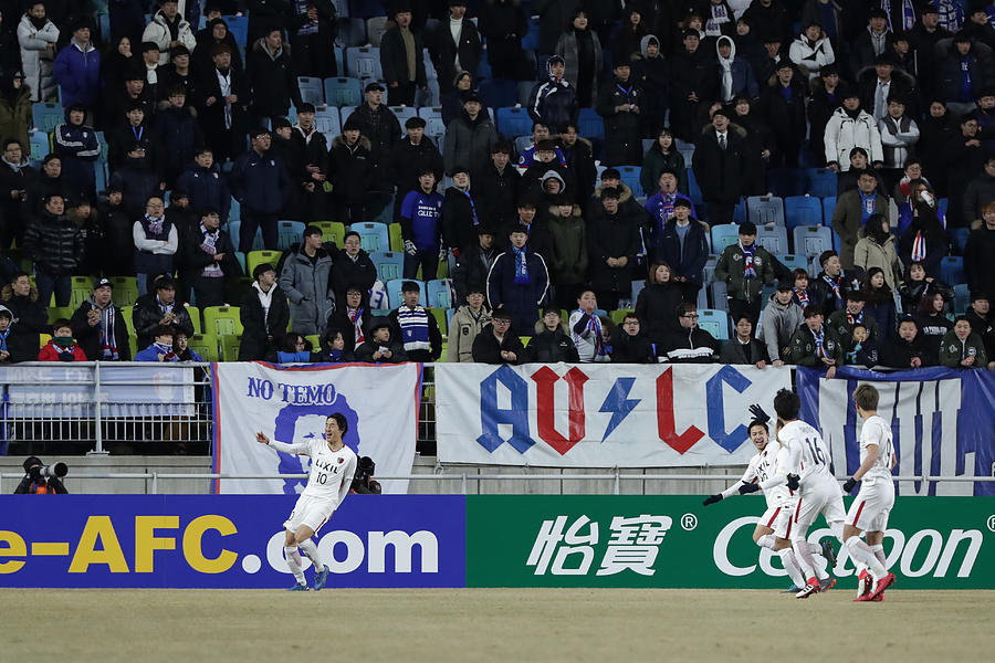 Suwon Samsung Bluewings v Kashima Antlers - AFC Champions League Group H #6 Photograph by Han Myung-Gu