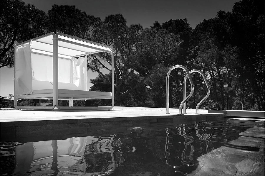 black and white kiddie pool