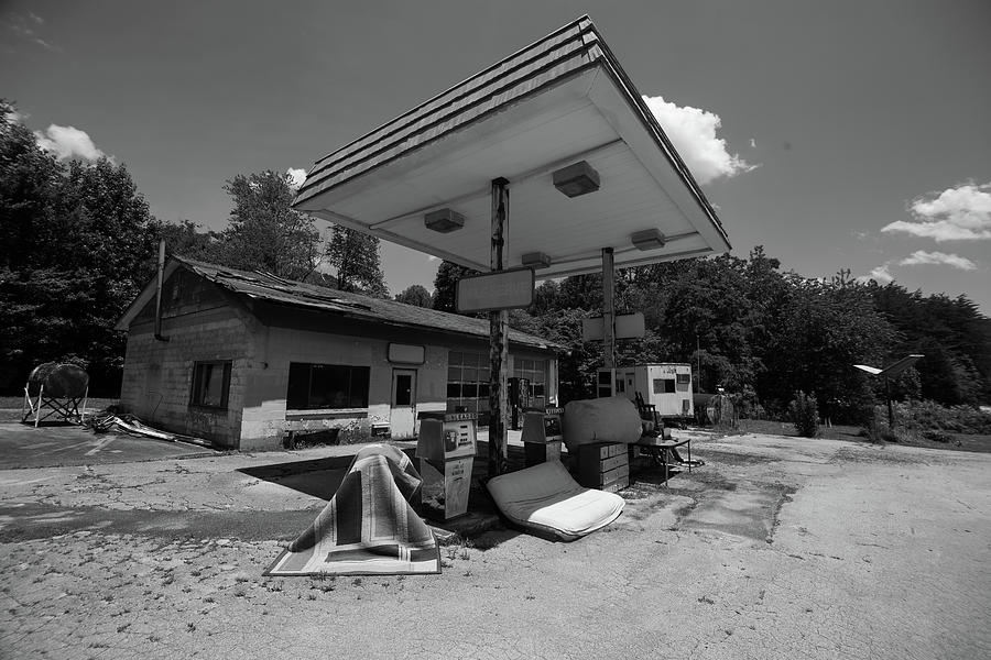 Abandoned gas station in Indiana Photograph by Eldon McGraw