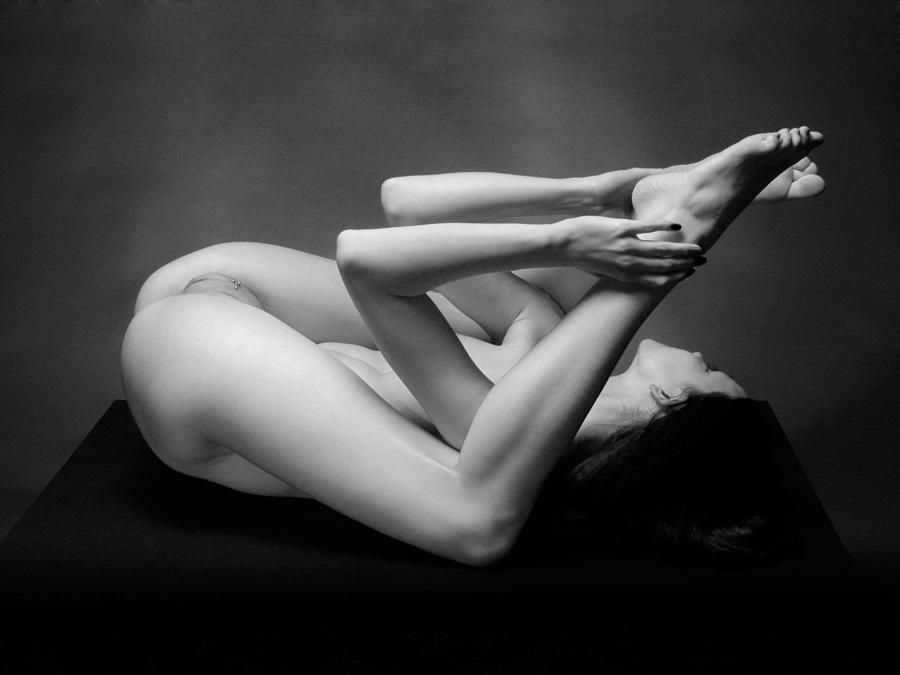 7485 Studio Nude Flexible Kajira Photograph by Chris Maher