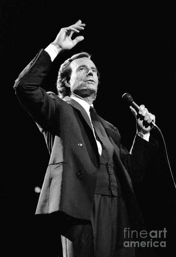 Julio Iglesias Photograph By Concert Photos Fine Art America