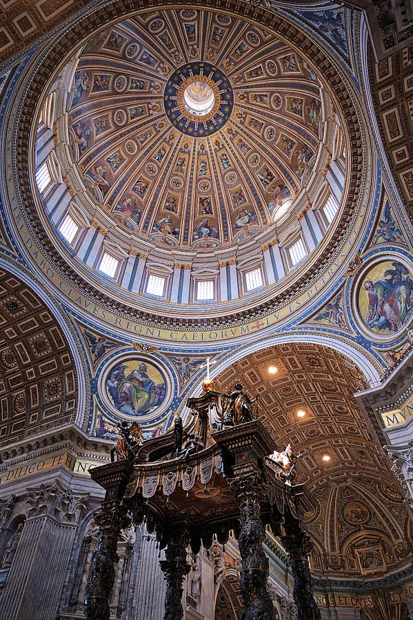 St. Peter's Basilica in St. Peter's Square in Vatican City Photograph ...