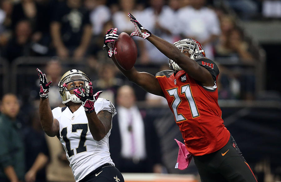 Tampa Bay Buccaneers v New Orleans Saints #89 Photograph by Chris Graythen
