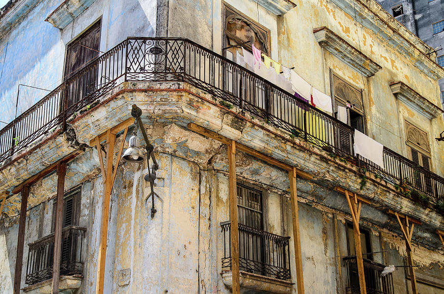 A crumbling balcony in Havana, Cuba. Photograph by Rob Huntley