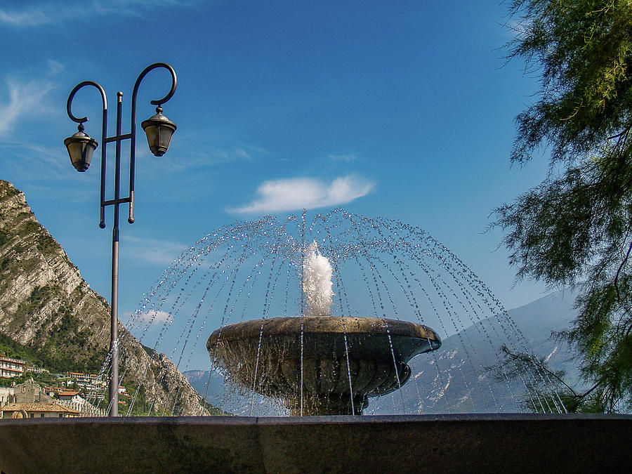 A Dome of Sparkling Water.... Photograph by David Choate - Pixels