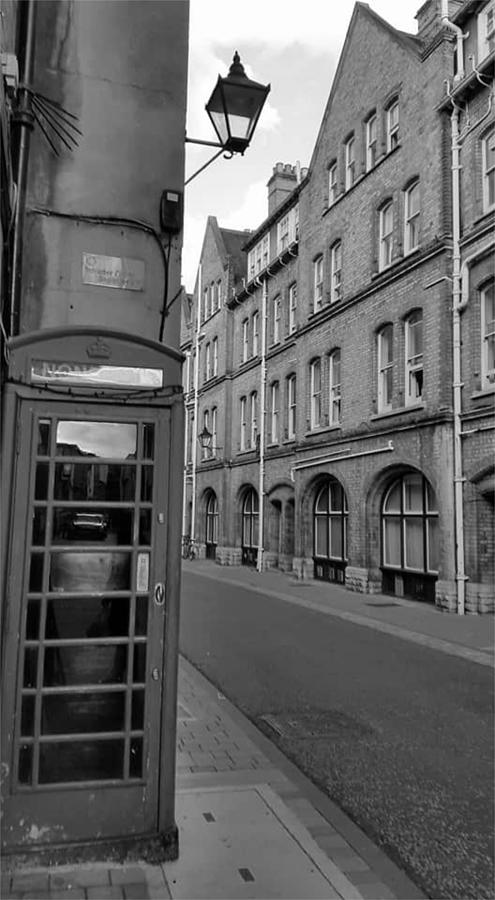 A Lane in Oxford United Kingdom Black and White KN62 Digital Art by Art Inspirity