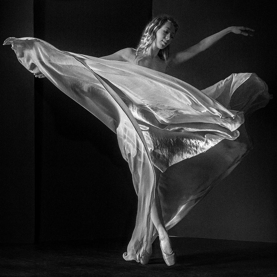 A Moment in Movement Photograph by Enrique Pelaez