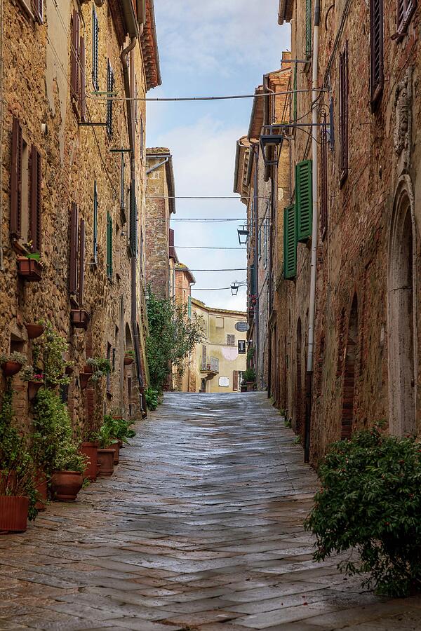 A Narrow Streets Of Castelmuzio, Il Borgo Salotto. Tuscany. Italy ...