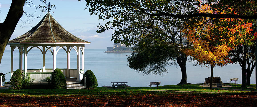 A Perfect Setting - Niagara on the Lake Photograph by Kenneth Lane Smith