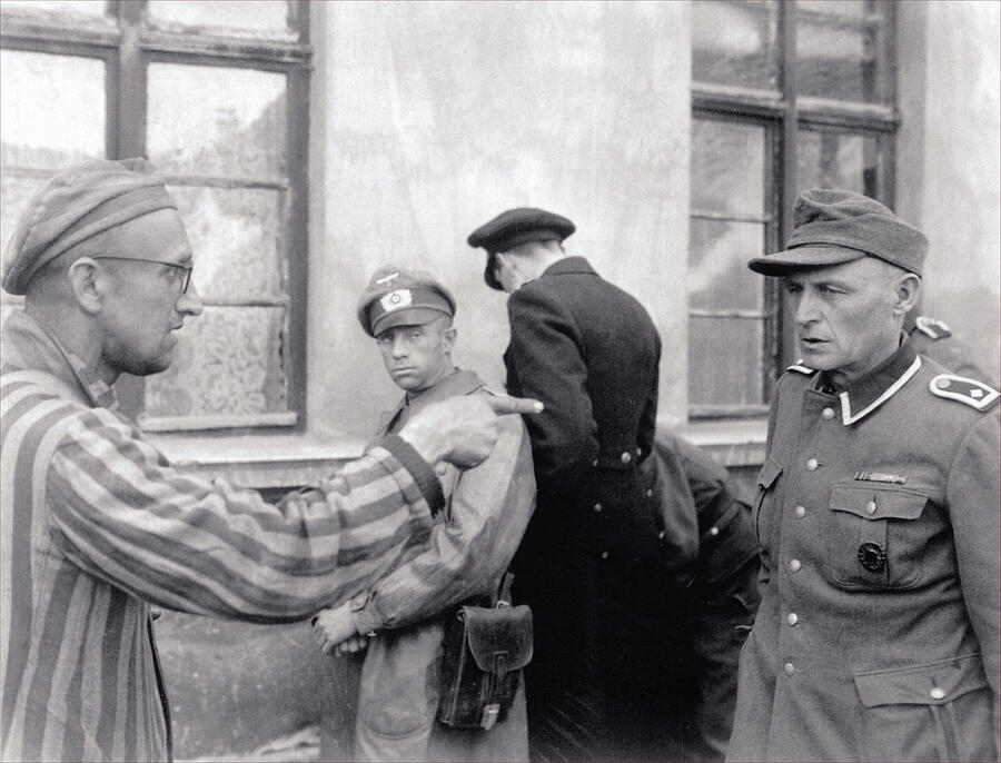 A Pow Points out a Former Nazy Guard at Buchenwald Concentration Camp ...