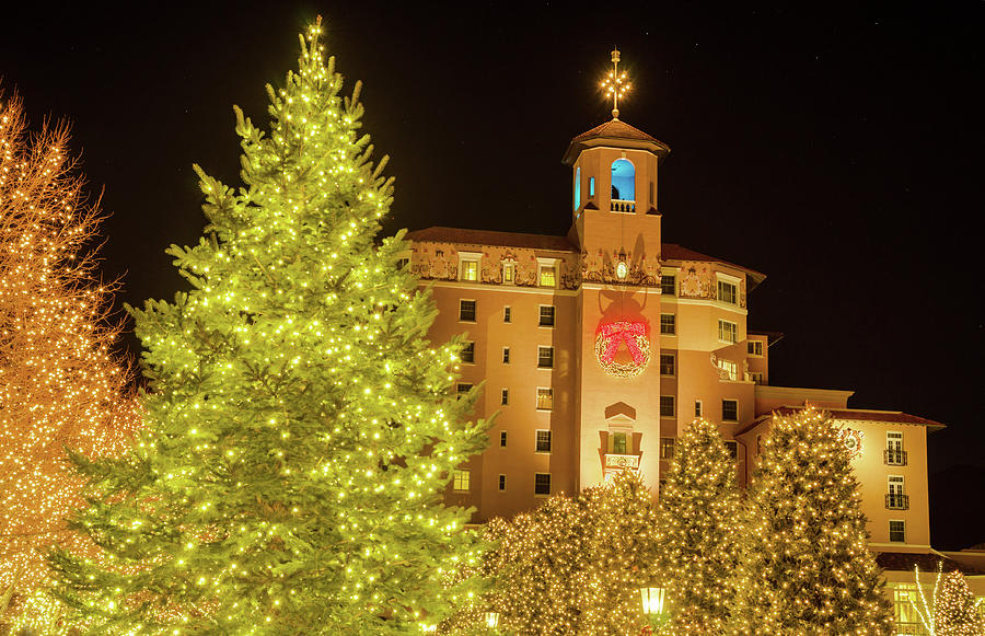 A Scintillating Christmas At The Historic Broadmoor Built In 1918