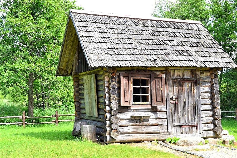 A small wooden hut Photograph by Inga Vidutiene