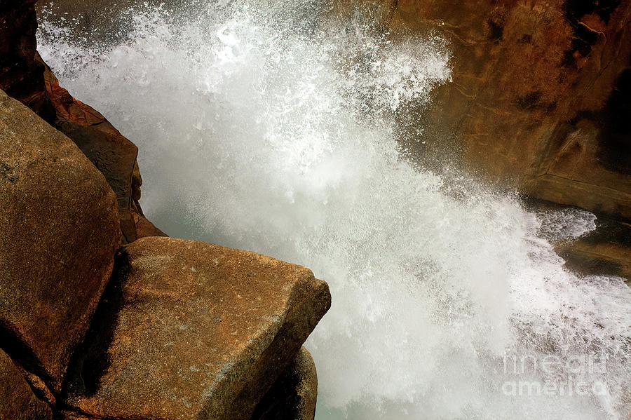 A Splash at the Gap Photograph by Elaine Teague
