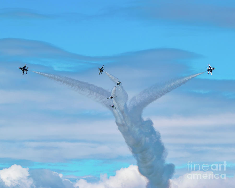 A Thunderbirds Low Bomb Burst At Arctic Thunder 2018 Photograph by Joe ...