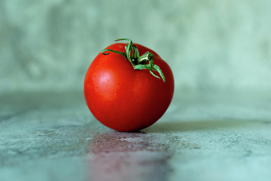 A tomato. Photograph by Sergei Fomichev