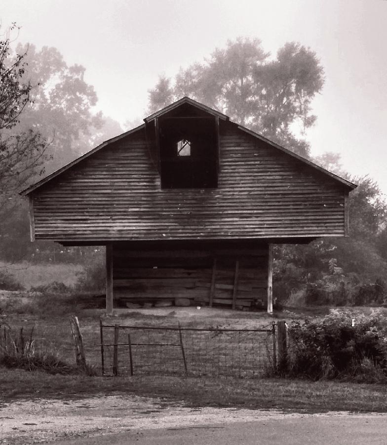 A very rare barn in Tennessee  Photograph by Kim Galluzzo Wozniak