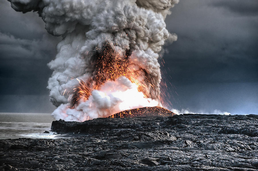 A volcanic eruption in Hawaii. Photograph by Alain Barbezat
