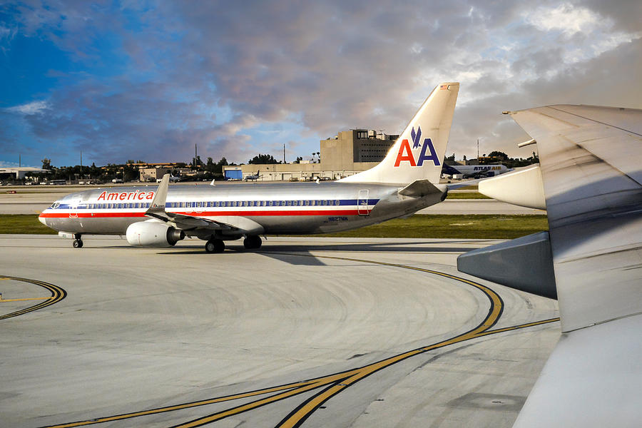 AA Boeing 737 Photograph by Chris Smith
