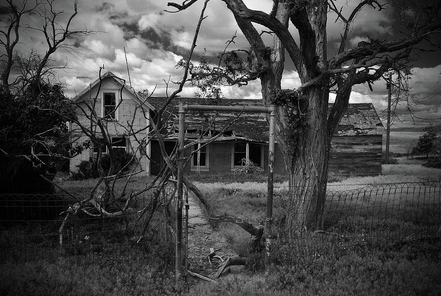  Abandon Ranch House B/W Digital Art by Fred Loring