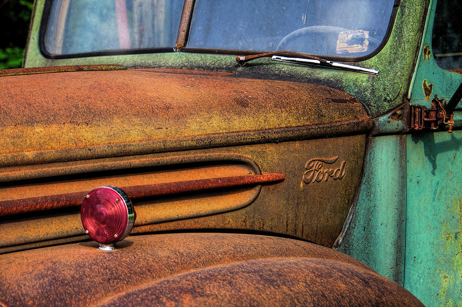 Abandoned And Rusting Old Truck Photograph by Ann Powell - Fine Art America