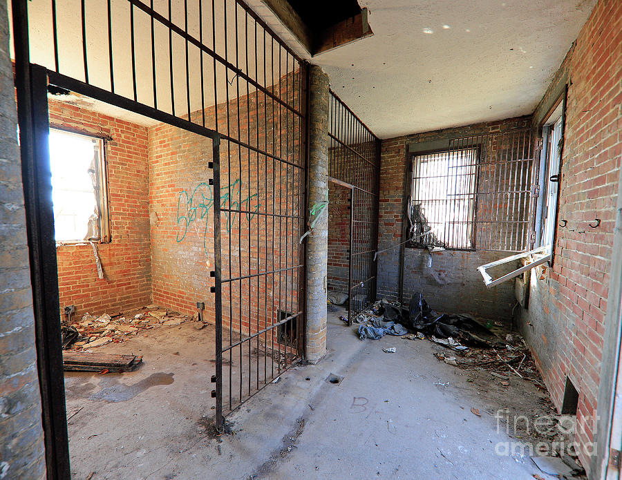 Rockville Photograph - Abandoned Asylum Jail, Rockville, Indiana by Steve Gass