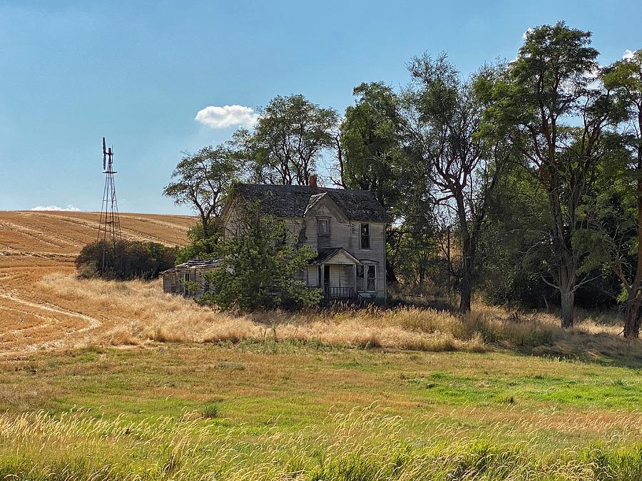 Abandoned Farm House Photograph by Jerry Abbott