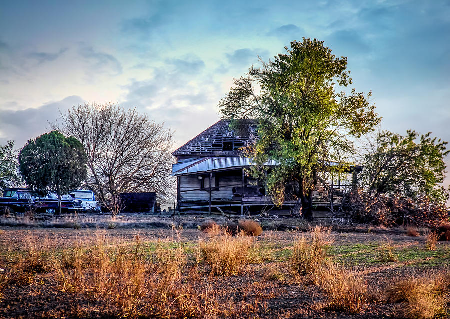 Abandoned Farmhouse With Vehicles Photograph by Gene Parks