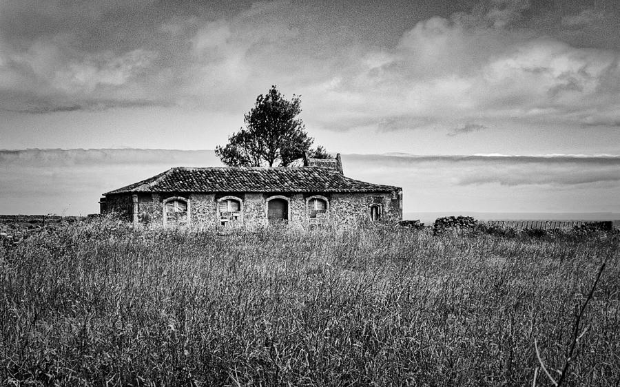 Abandoned Farmhouse BW Photograph by Marco Sales - Fine Art America