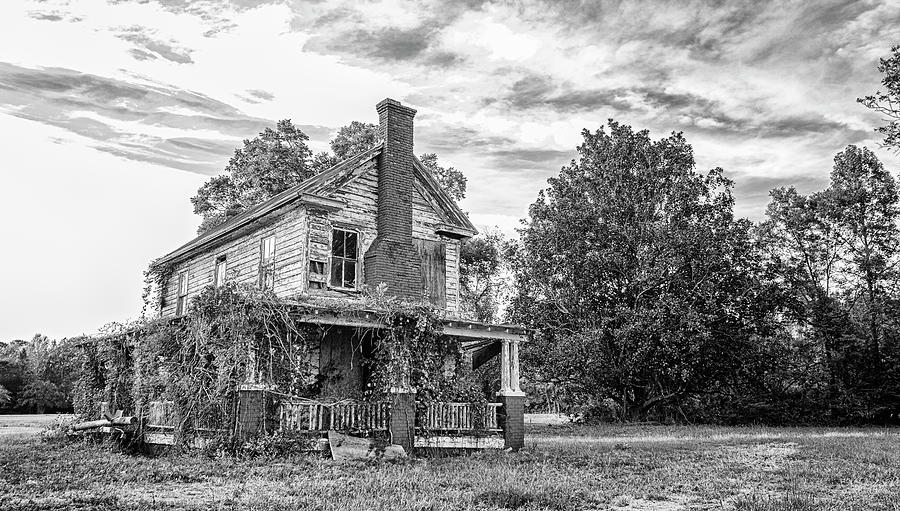 Black And White Photograph - Abandoned Homestead - Jones County North Carolina by Bob Decker
