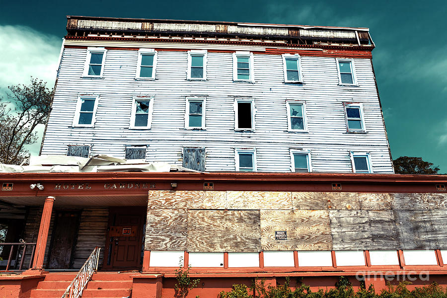 Abandoned Hotel Gardner in Asbury Park Photograph by John Rizzuto