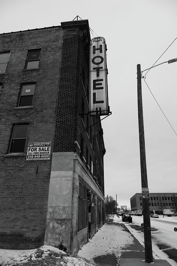 Abandoned Hotel in Detroit Michigan Photograph by Eldon McGraw