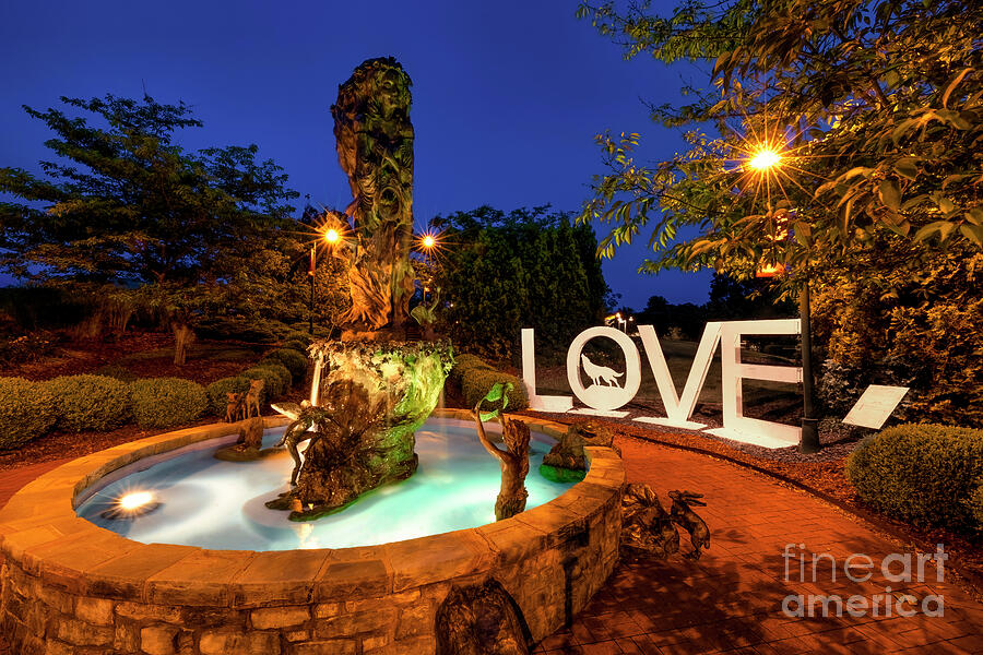 Abingdon Virginia Lovework Sign and Sculpture Photograph by Shelia Hunt