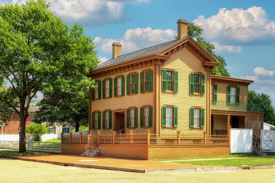 Abraham Lincolns Home - Springfield, Illinois Photograph by Susan Rissi Tregoning