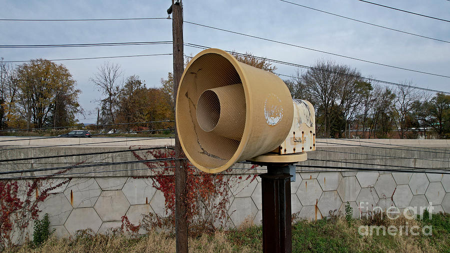 ACA P-15 siren in Mechanicsburg, Pennsylvania by Ben Schumin