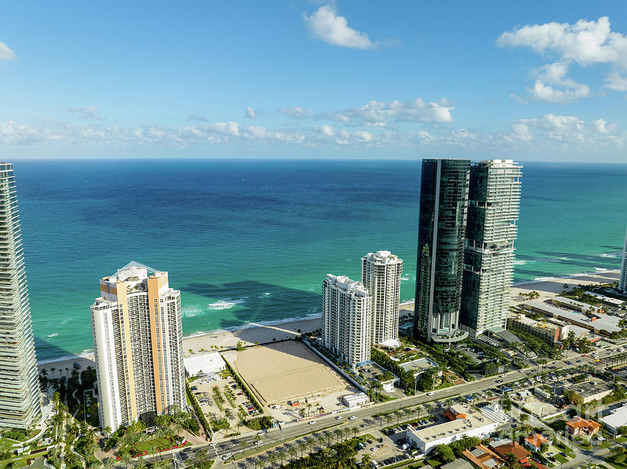 Aerial photo of St Regis Sunny Isles Residences construction sit ...