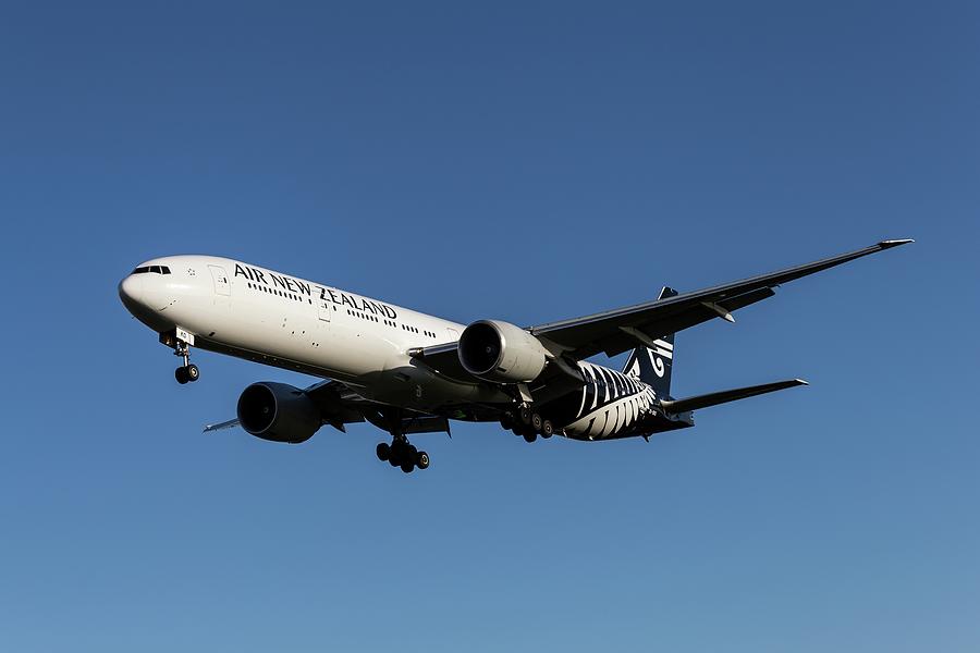 Air New Zealand Boeing 777-300er                 3 Photograph