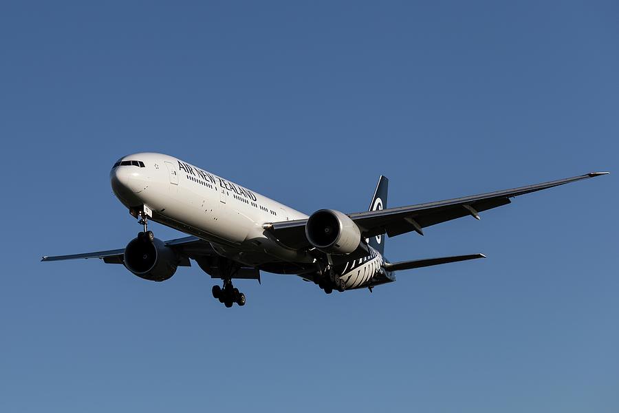 Air New Zealand Boeing 777-300er                 4 Photograph