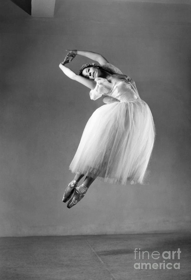 Alicia Alonso Photograph by Granger