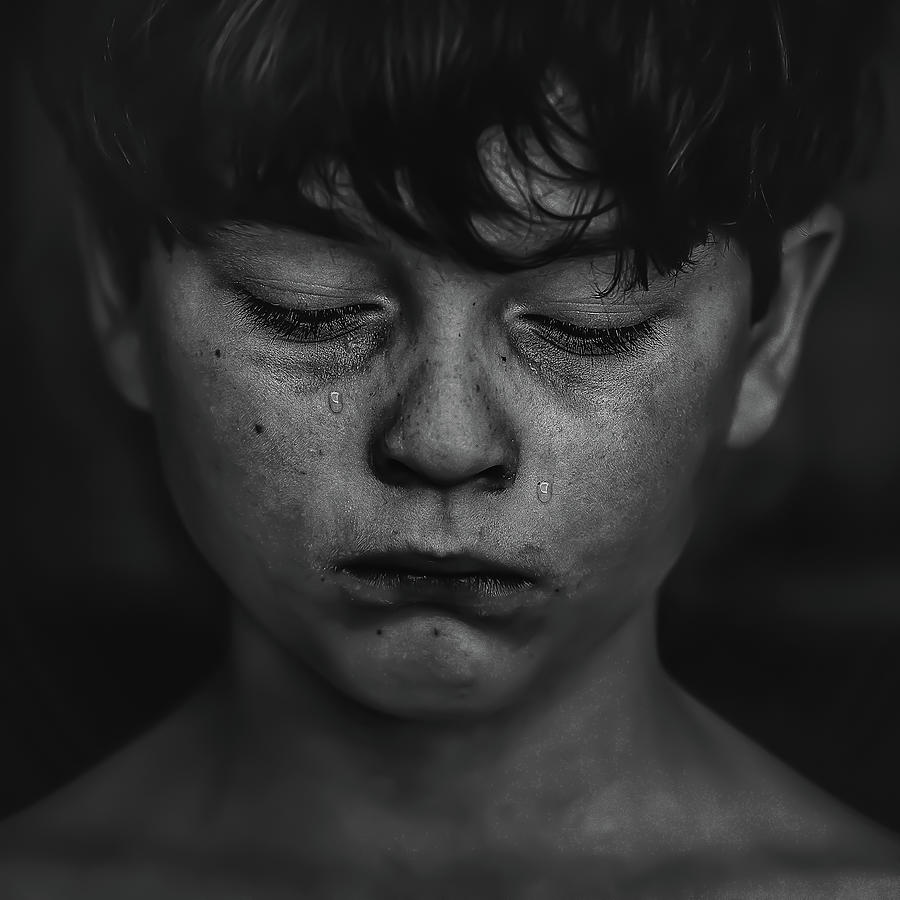 crying child black and white