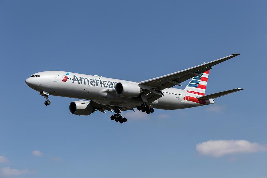 American Airlines Boeing 777 2 Photograph by David Pyatt