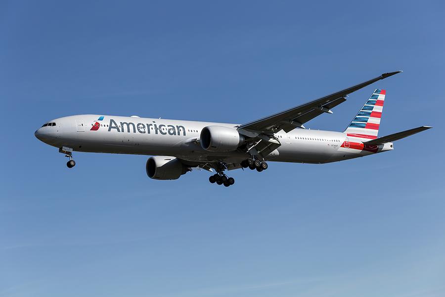 American Airlines Boeing 777-323 x1 Photograph by David Pyatt - Fine ...