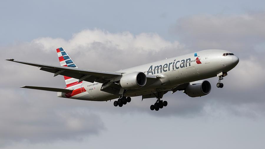 American Airlines Boeing 777 Pano Photograph by David Pyatt - Fine Art ...