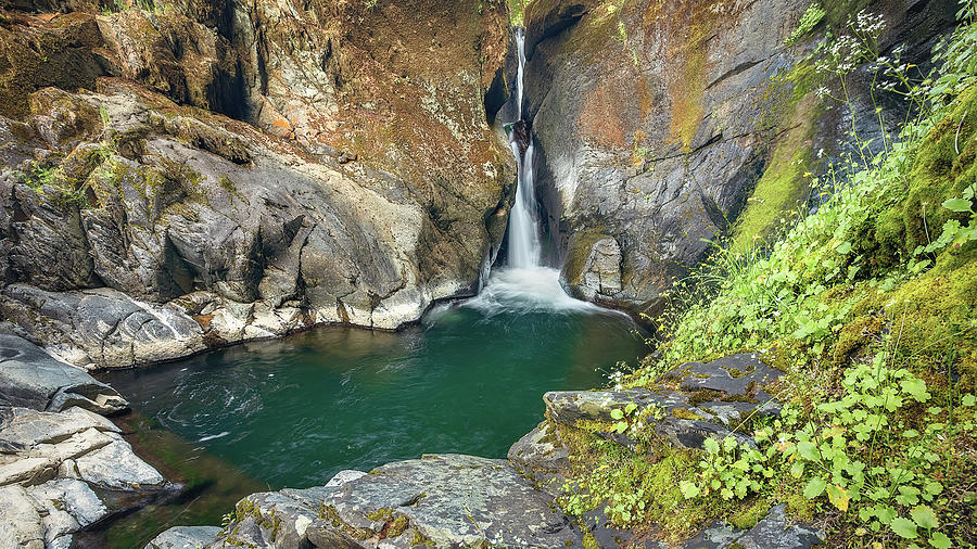 American Creek Falls Photograph by Gary Geddes