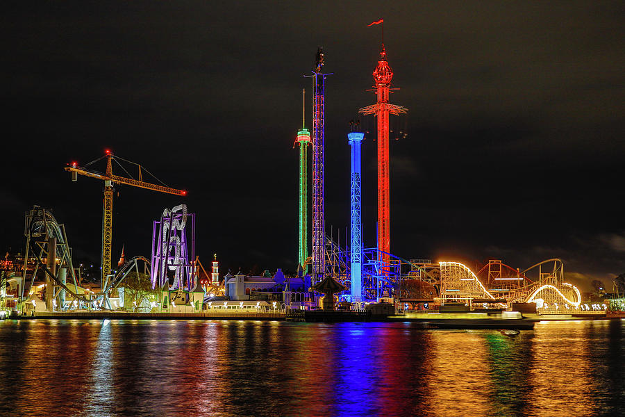 Amusement park at night Photograph by Alexander Farnsworth