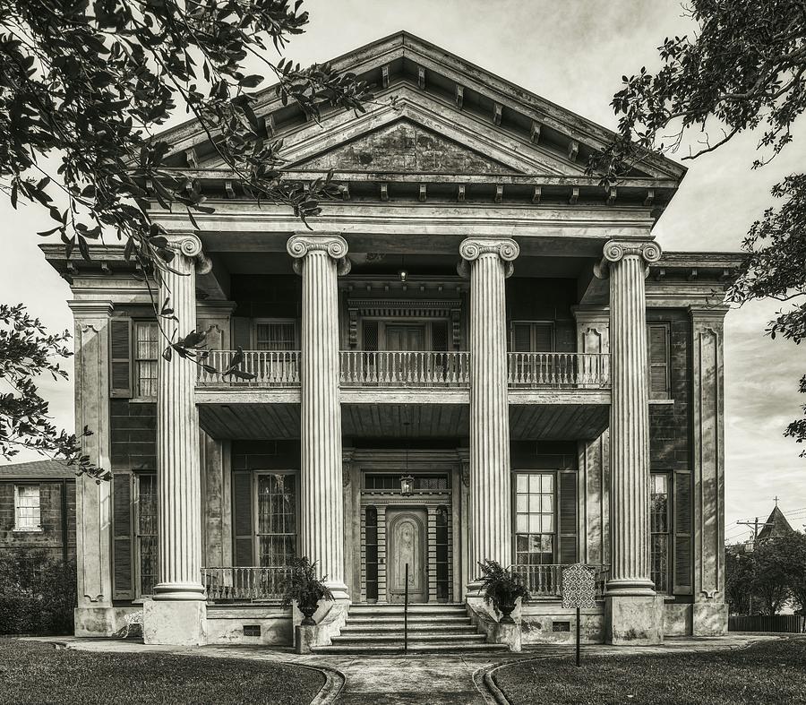Architecture Photograph - An Old Southern Beauty by Mountain Dreams