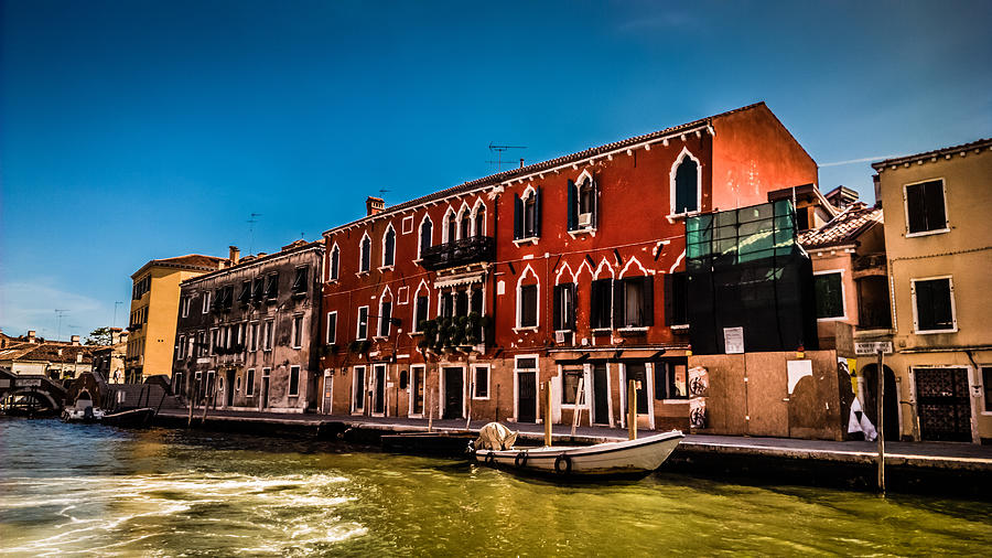 An oriental-styled building in Venice. Photograph by Jakob Montrasio